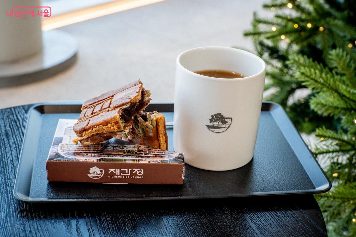 재간정에서 판매되는 아메리카노와 강북빵 &copy;이진형