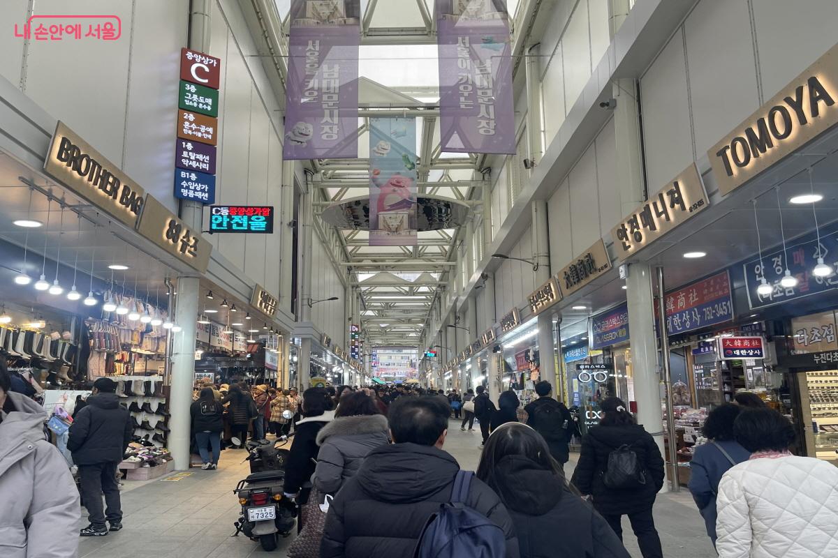 국내 최고의 전통과 최대 규모를 자랑하는 남대문시장 ⓒ이정민