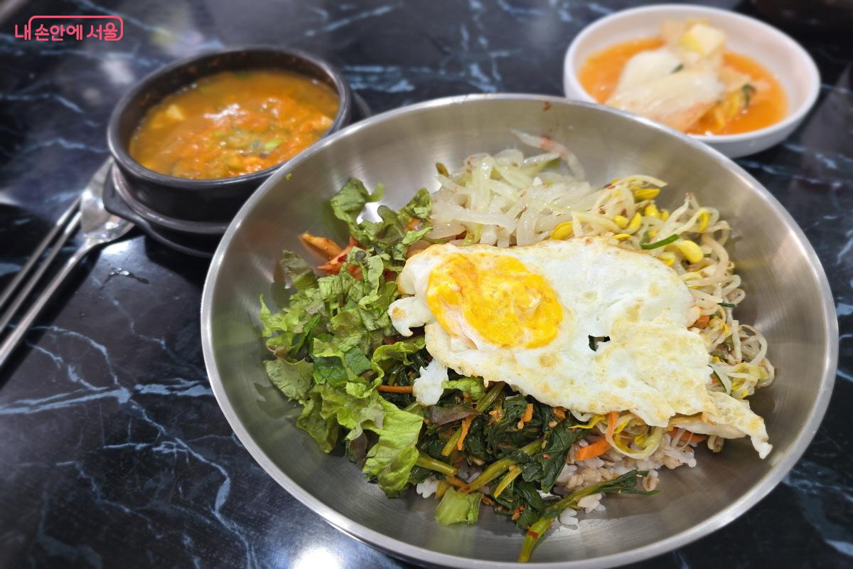 보리밥과 청국장을 주문했다. &copy;조송연