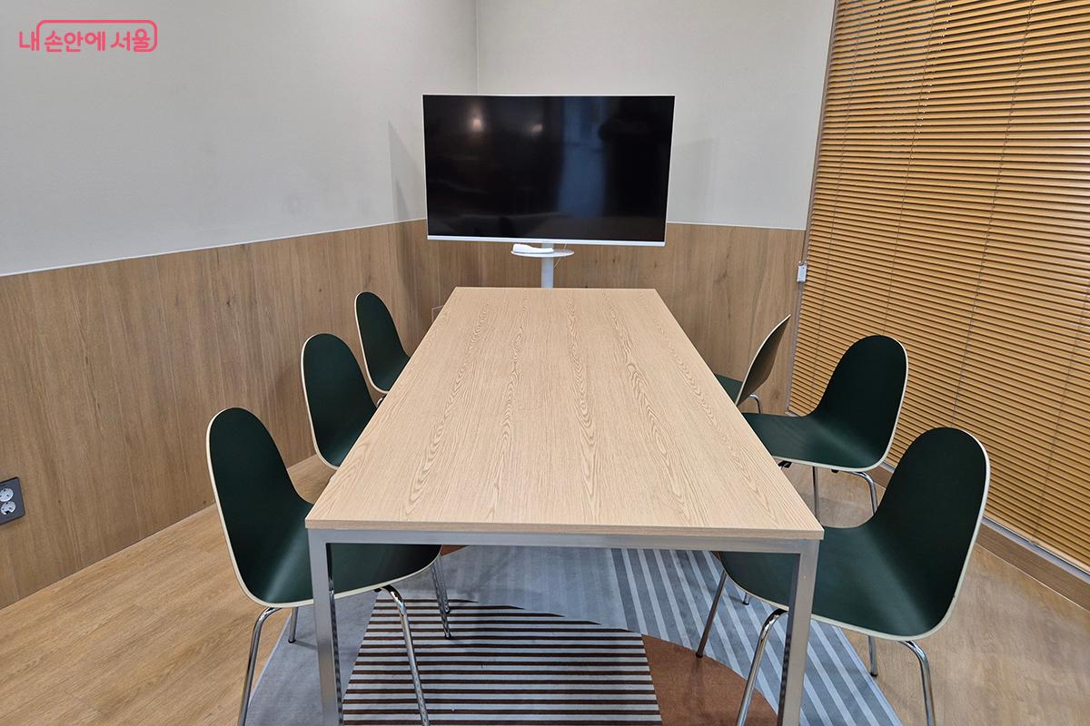 소규모 독서 모임이 가능한 &lsquo;토론존&rsquo; &copy;이혜숙