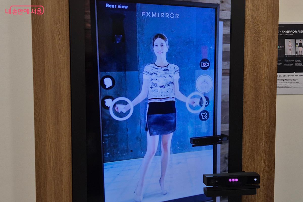 지하쇼핑센터 내 여러 점포의 상품을 한 번에 비교&middot;체험할 수 있다. &copy;이혜숙