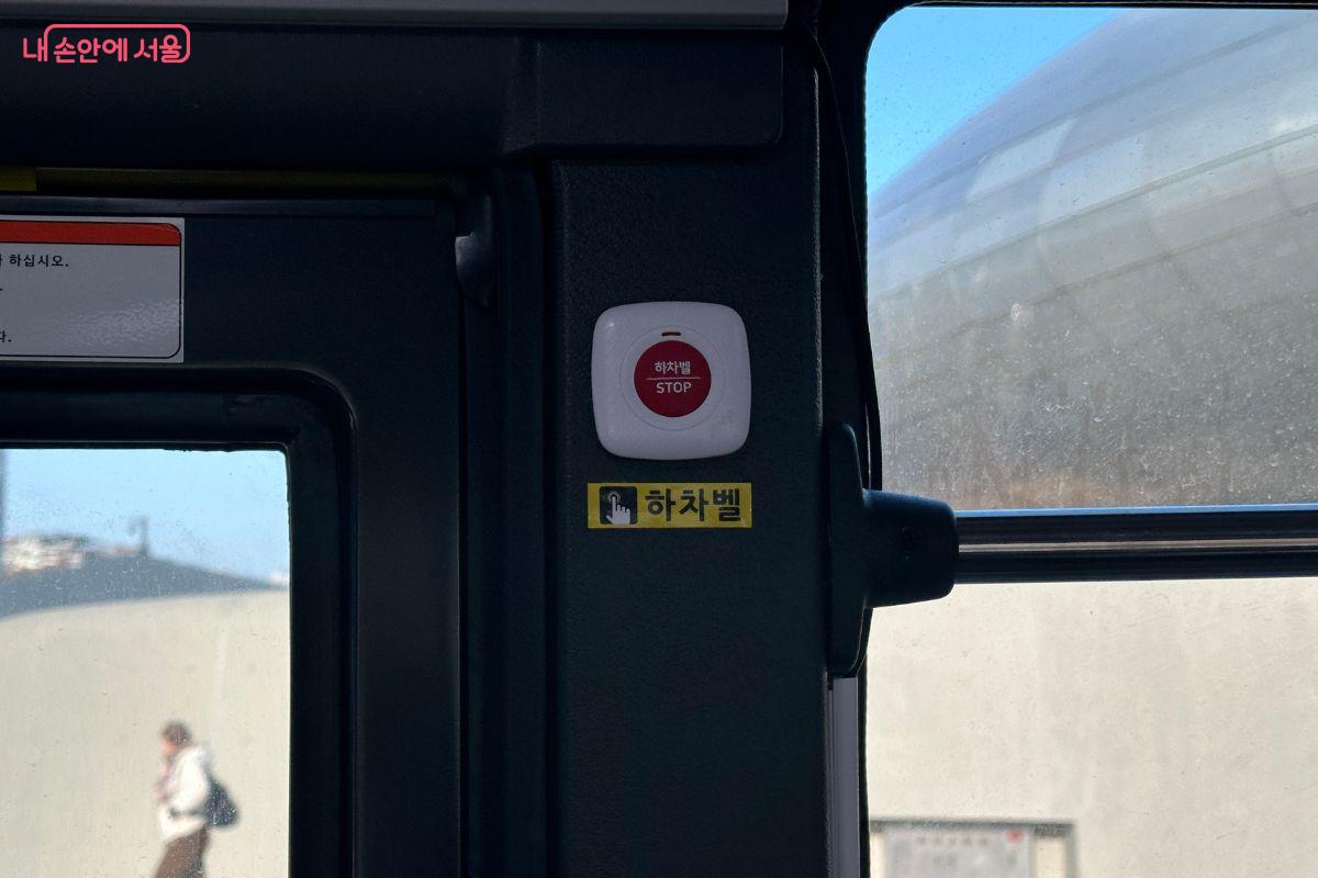 하차 시 벨을 누르면 된다. &copy;김재형