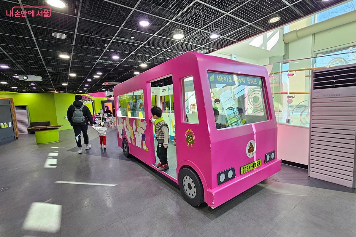 친환경 재생 바이오 에너지를 이용해 달리는 버스 &copy;백승훈