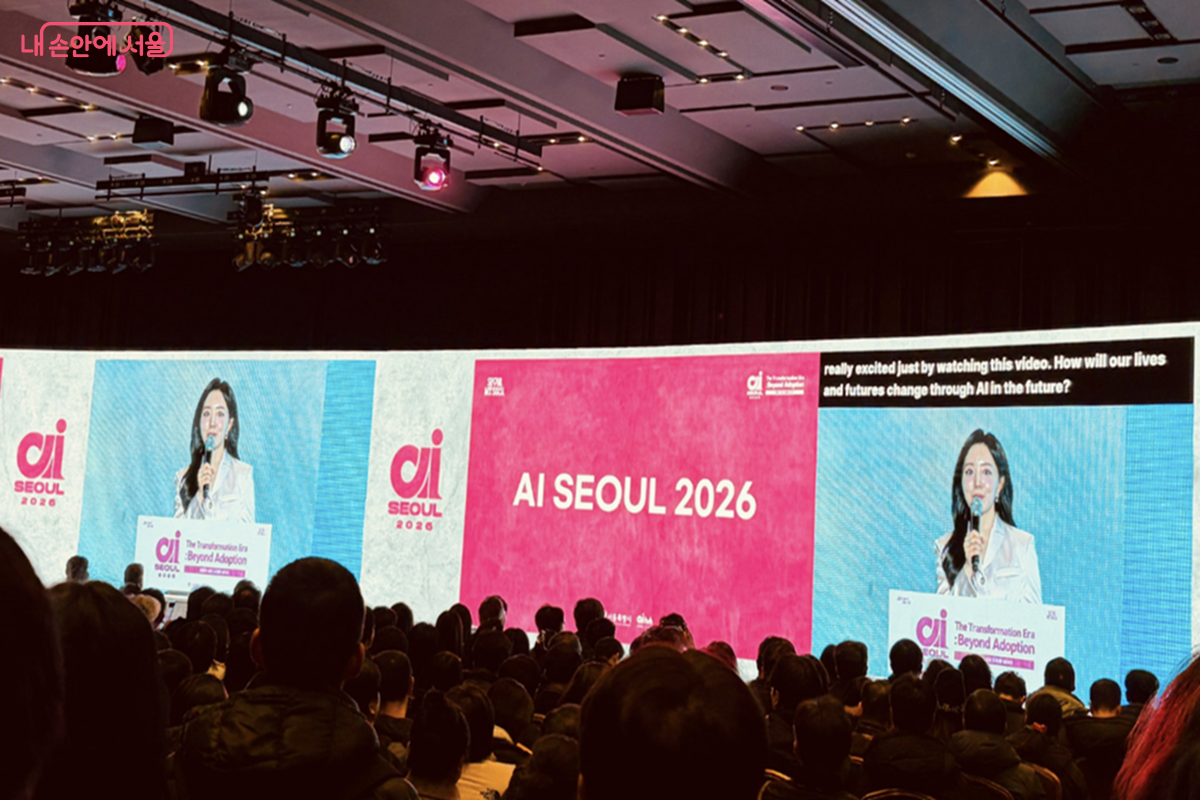 사람들로 가득 찬 오프닝 현장 &lsquo;AI 서울 2026&rsquo; &copy;김경선