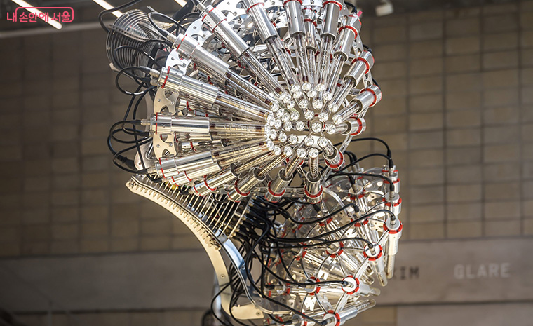 《서서울의 투명한 |청소년| 기계》 김윤철, <아르고스> (2018)
