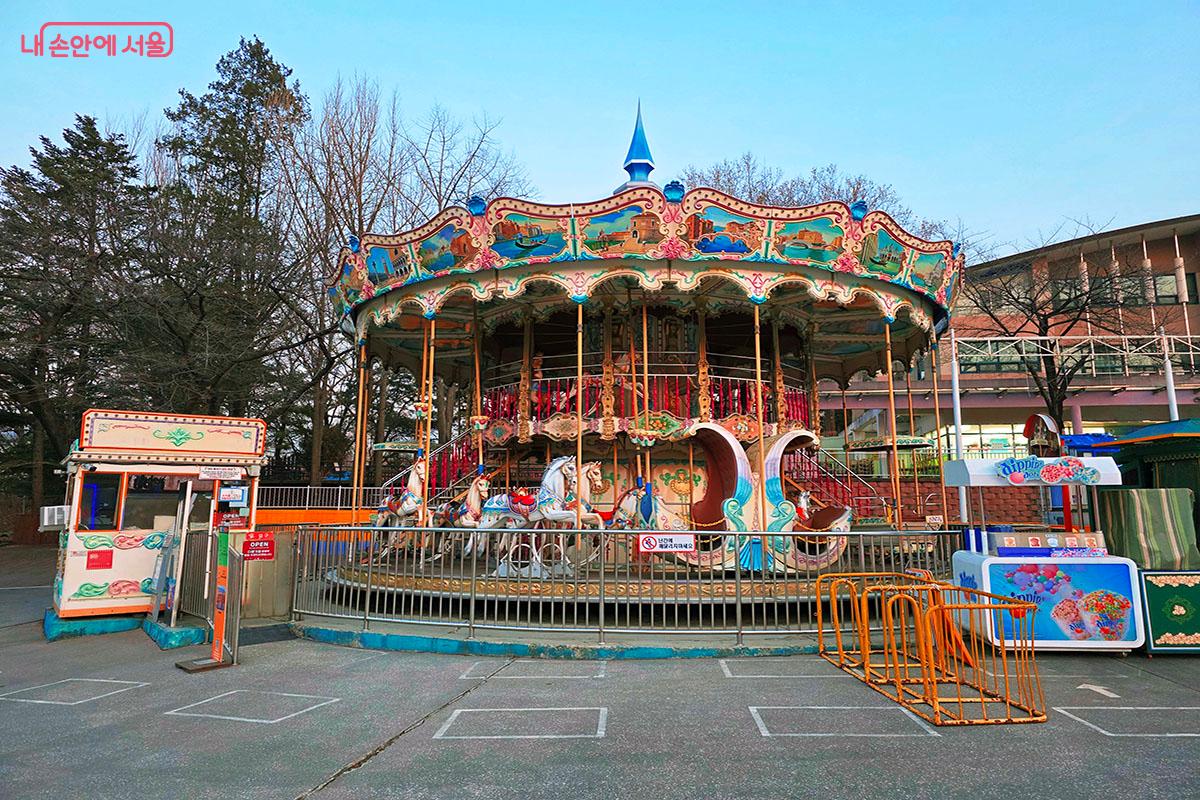 싸이의 &lsquo;강남스타일&rsquo; 뮤비 속 서울어린이대공원 회전목마 &copy;이정민