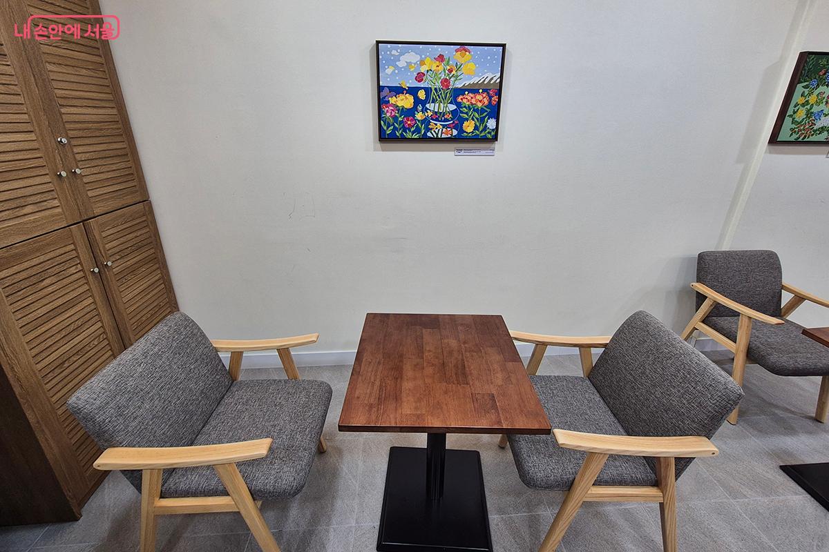 종각스마트쉼터는 시민 누구나 자유롭게 이용할 수 있다. &copy;이혜숙