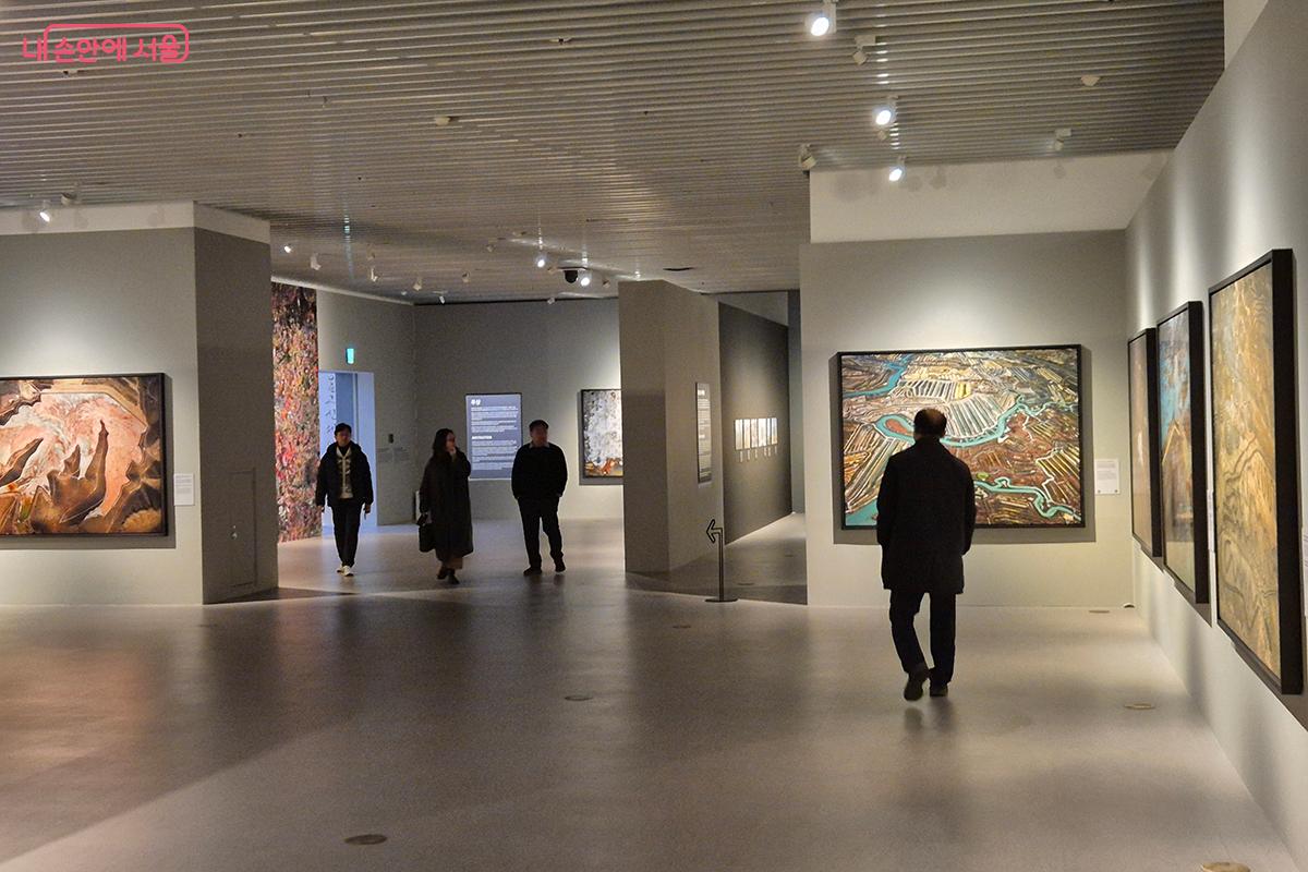 이번 전시는 한국-캐나다 상호 문화교류의 해를 기념해 열리고 있다. &copy;이혜숙