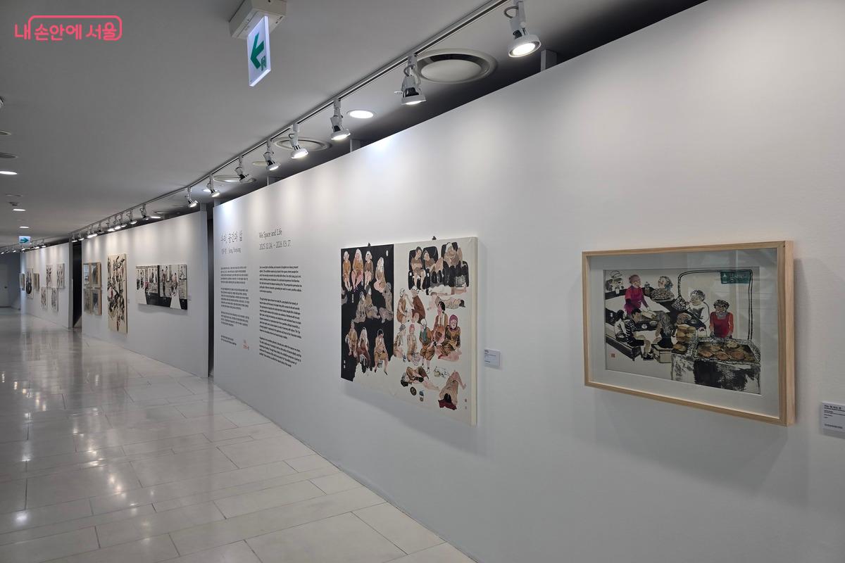 서울시청 하늘광장갤러리에서 3월 17일까지 정유정 작가의 전시 ‘우리, 공간과 삶’을 관람할 수 있다. ⓒ김은주