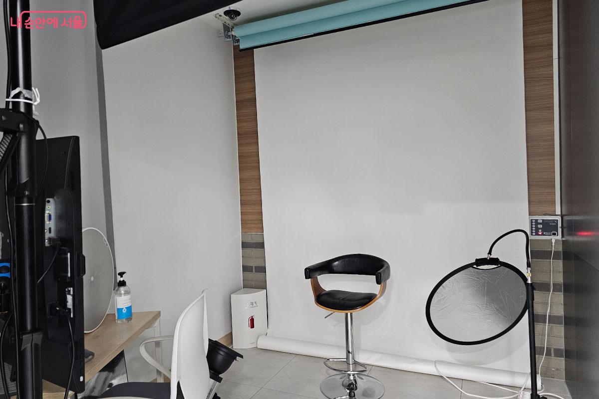 취업에 필요한 증명사진을 찍을 수도 있다. &copy;홍혜수