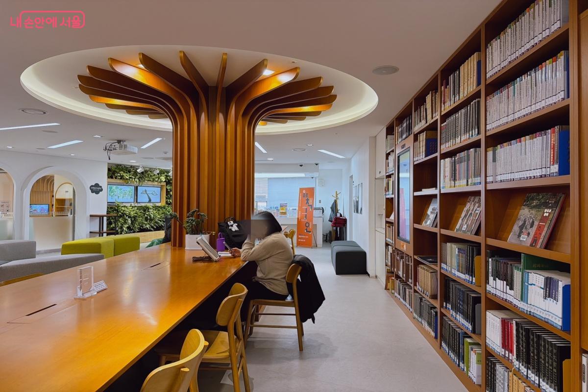 공공도서관 최초의 국학 특화 도서관, 어린이청소년국학도서관 &copy;노윤지
