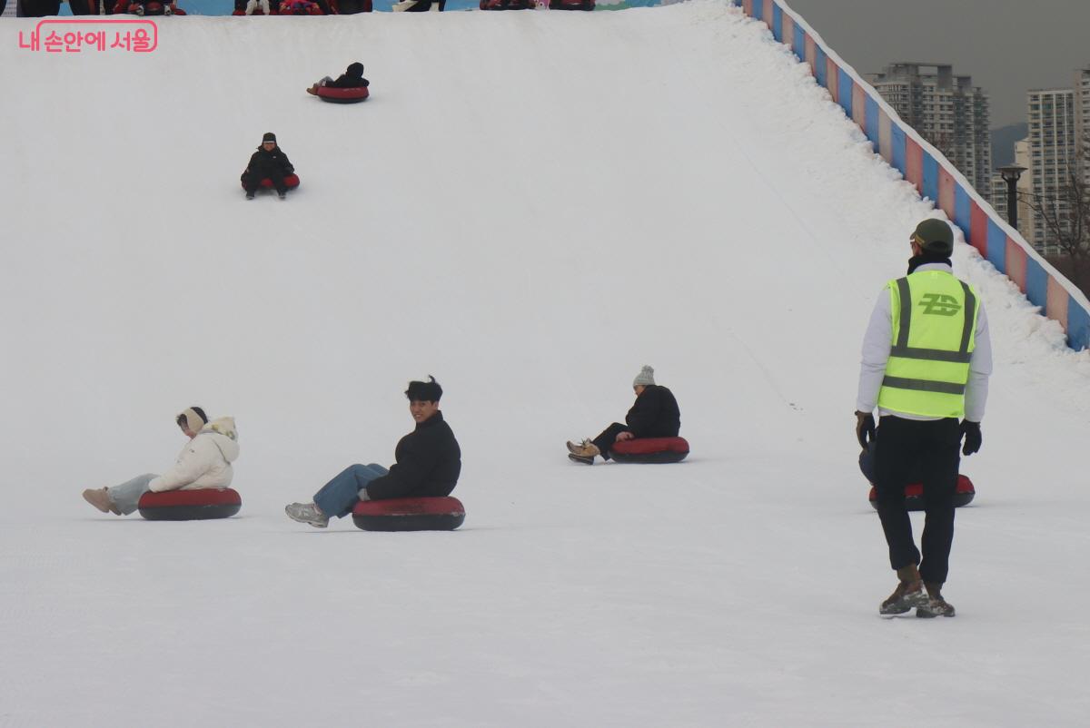 안전요원과 슬로프 &copy;조수연