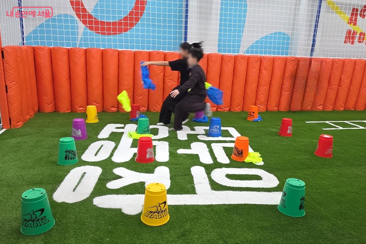 점보스택스를 이용해 빙고 놀이에 참여한 어린이들이 신나 보였다. &copy;김미선