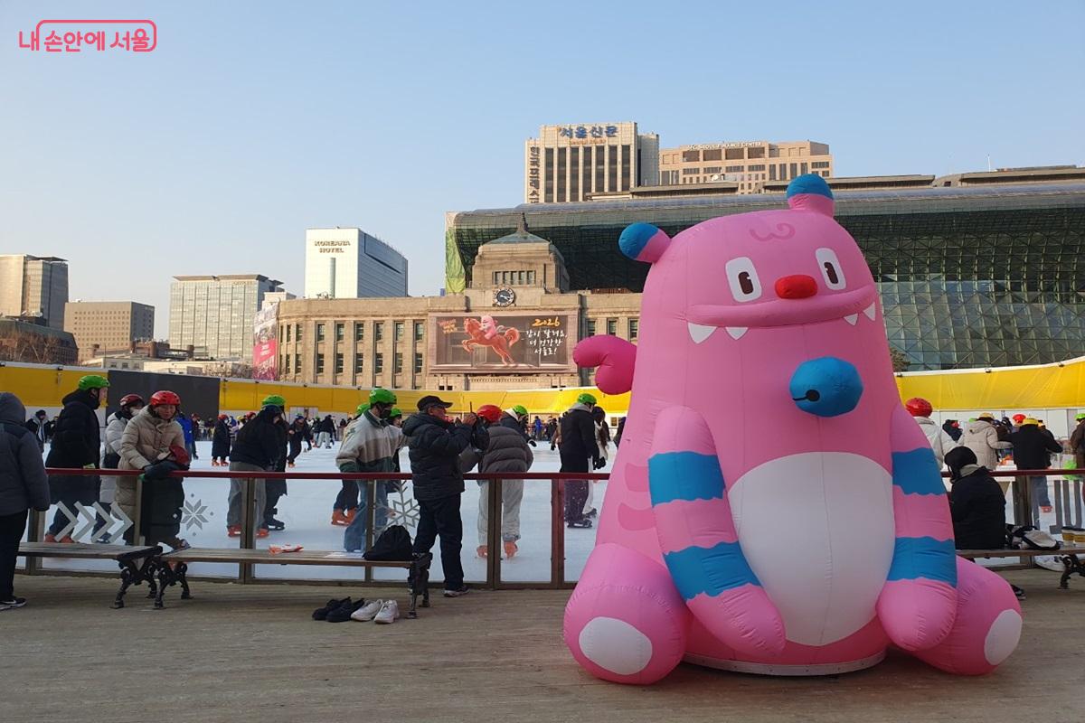 서울광장 스케이트장 올 겨울 주제는 &lsquo;윈터링(Winter Ring)&rsquo; 이다. &copy;김병규 
