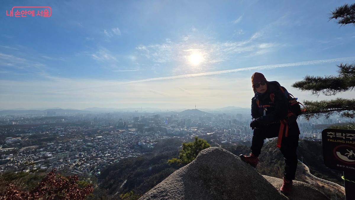 한양도성 순성길 인왕산 구간에서 내려다본 파노라마 서울시 풍경 ⓒ최용수