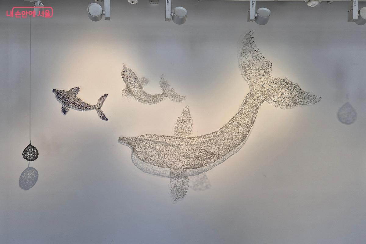 이번 전시에는 금기숙 작가가 기증한 55건의 주요 작품이 전시되어 있다. &copy;정향선