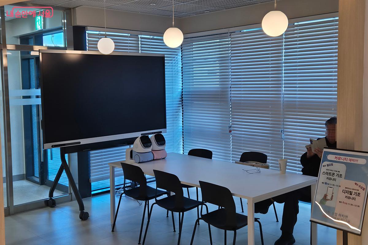 세미나실에서는 독서 토론회 등의 소규모 모임이 열린다. ©백승훈