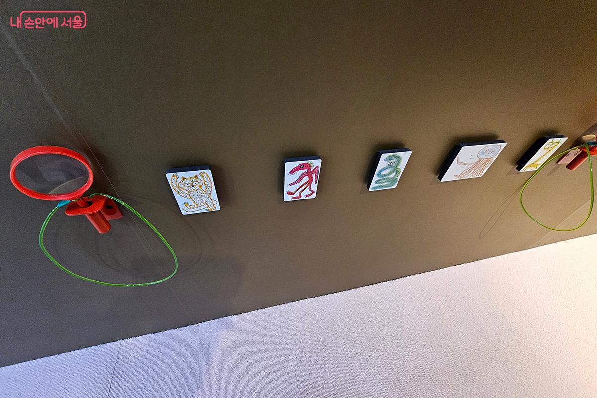 동그라미 하나, 선 몇 개로 만들어낸 김중석 작가의 &lsquo;괴물 친구들&rsquo; &copy;백승훈