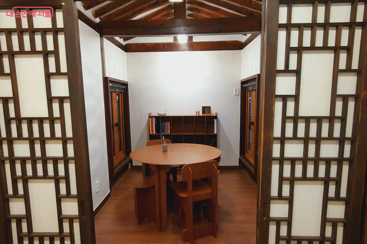 5호 내부는 특히 인상적인 창호문이 많았다. &copy;엄윤주