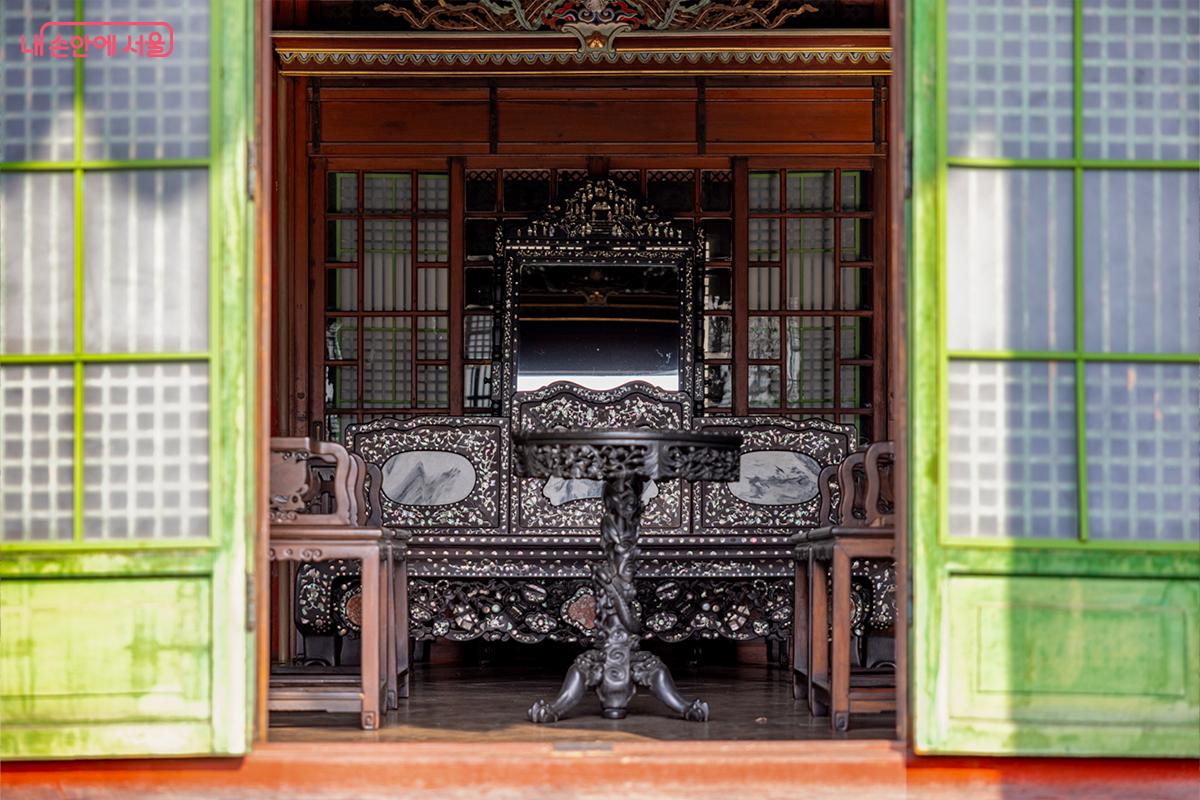 서양문물이 보이는 내부 ©장신자