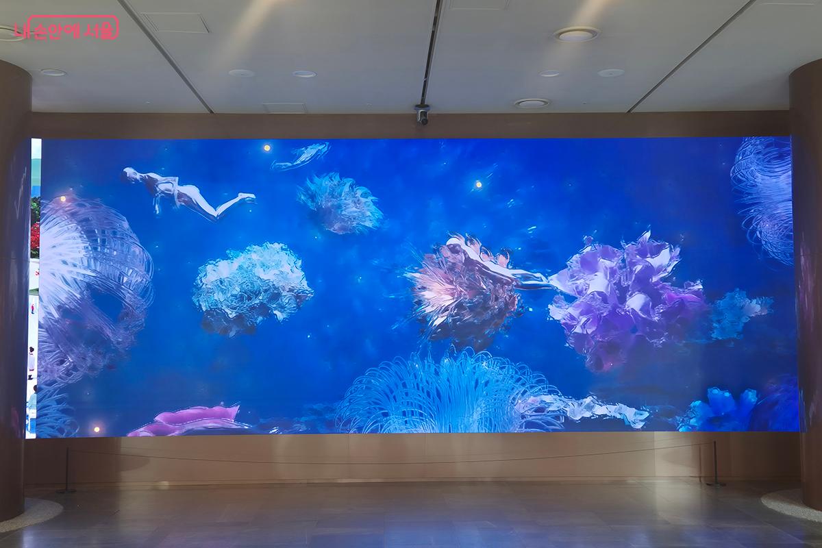 이번 전시는 자연과 기술, 인간의 삶이 어떻게 조화를 이룰 수 있는지에 대한 깊은 성찰을 시각적으로 보여준다. &copy;이혜숙