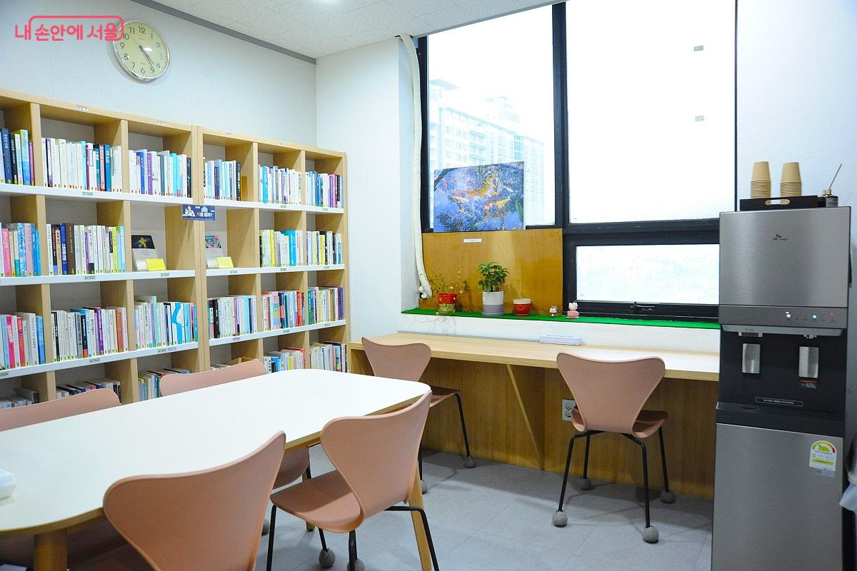 쉼터의 독서 공간 &copy;조수봉