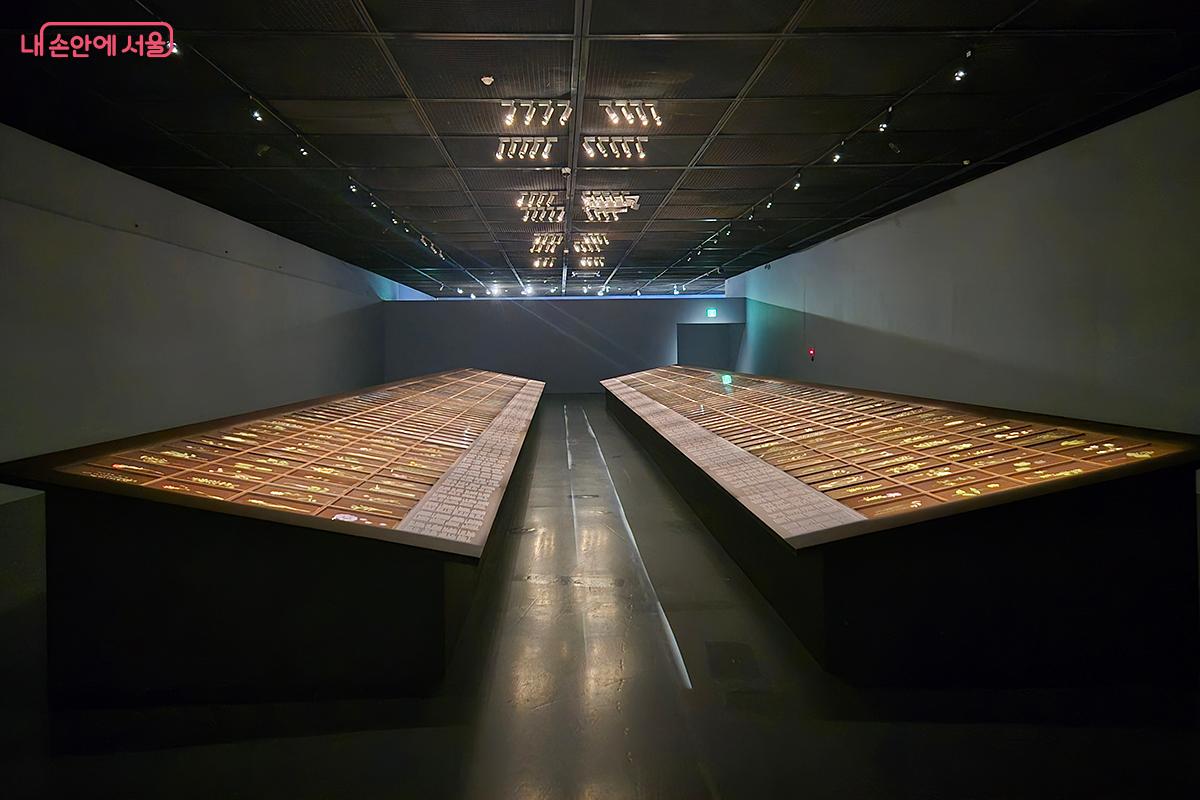 한국 현대미술의 거장 최재은 작가의 개인전 <약속>은 전시장 자체가 하나의 거대한 생태계처럼 느껴졌다. &copy;이혜숙