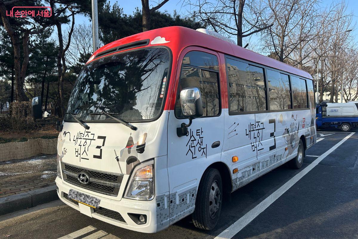 버스 외관은 '이순신1545중구' 디자인을 적용했다. ©김재형