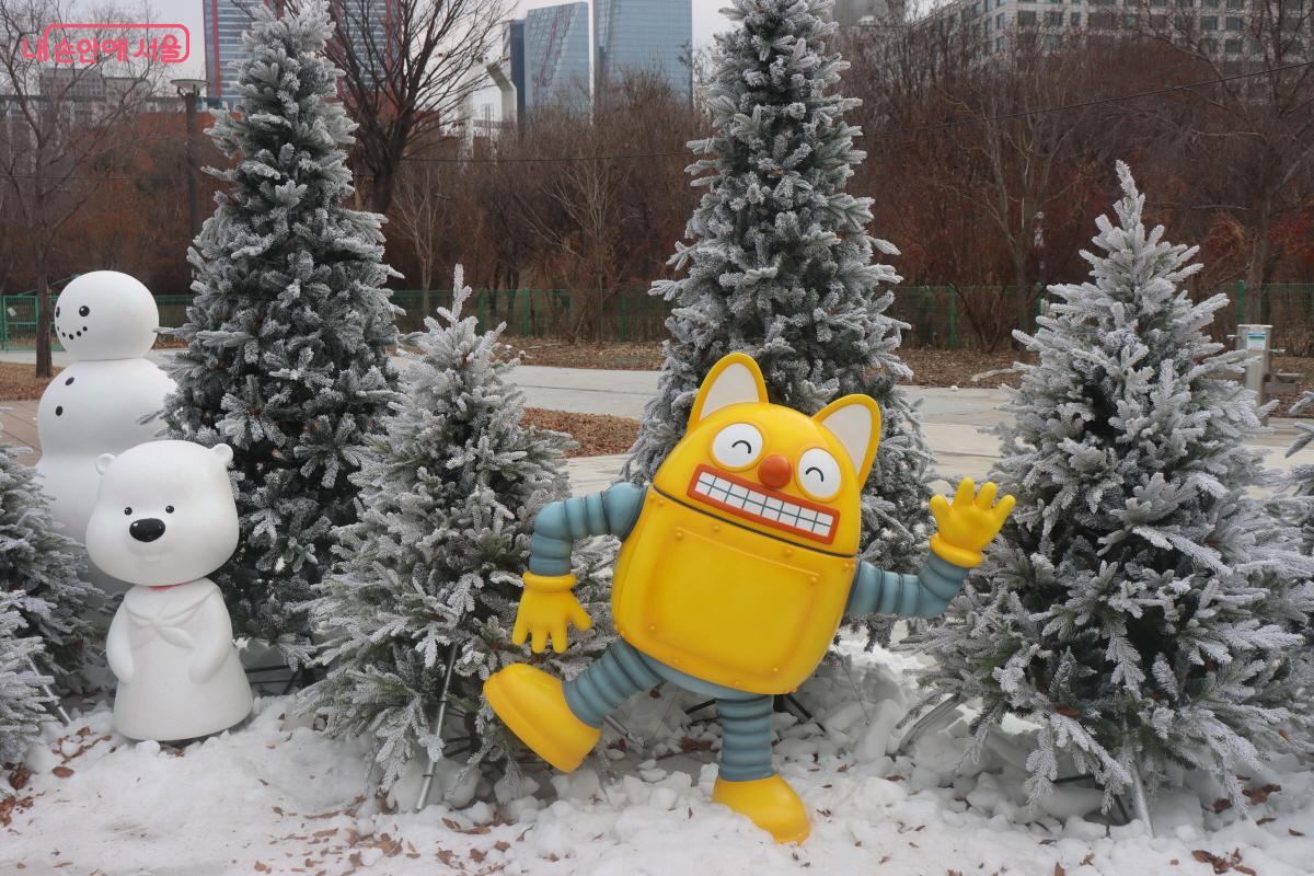 눈 덮인 루피와 캐릭터 &copy;조수연