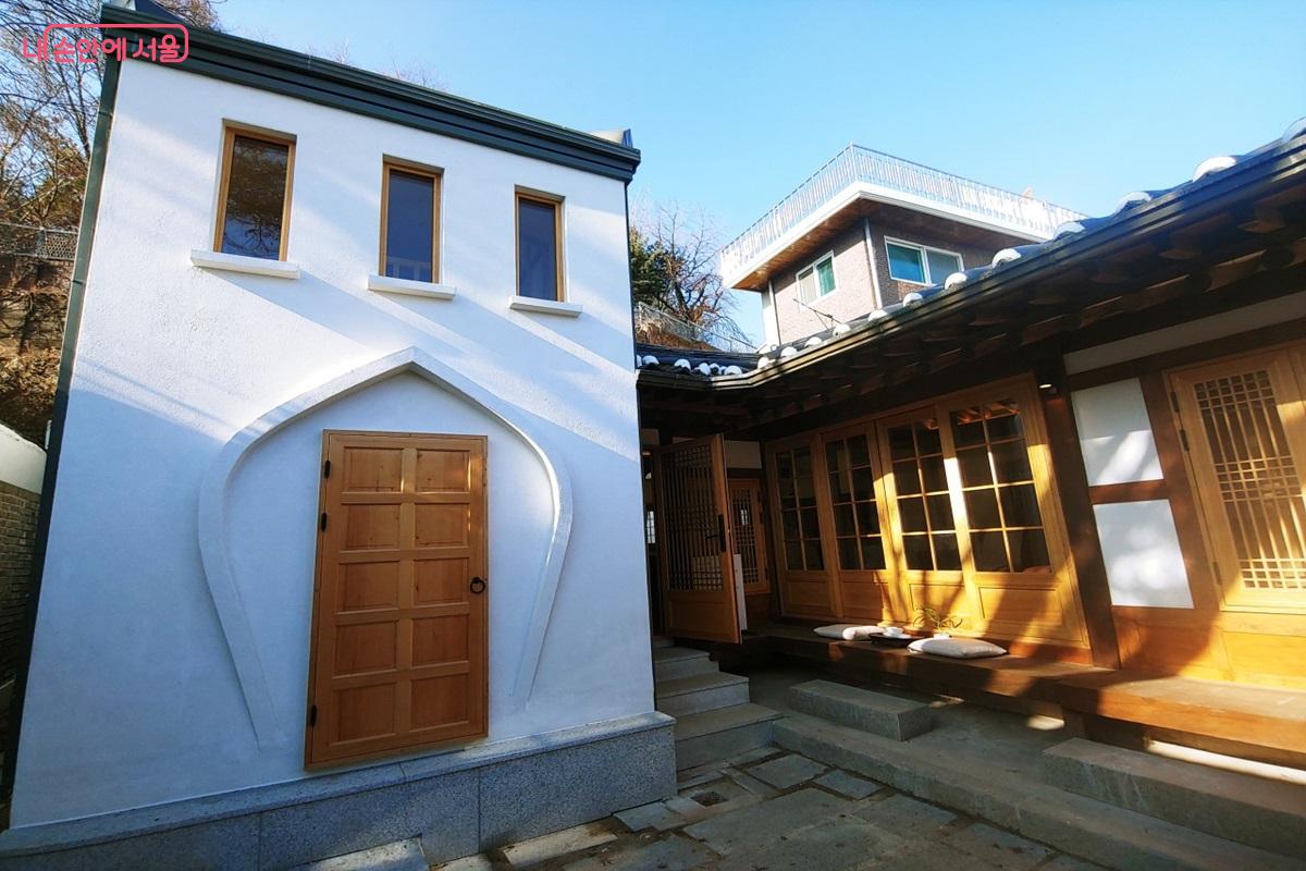  '미리내집 공공한옥'에선 한옥 특유의 자연과 육아 친화적인 삶을 경험할 수 있다. &copy;엄윤주