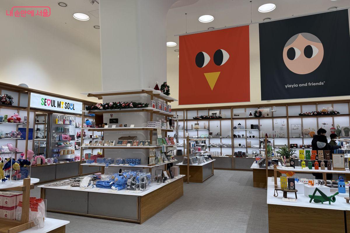 DDP디자인스토어 내부 모습 &copy;황수민