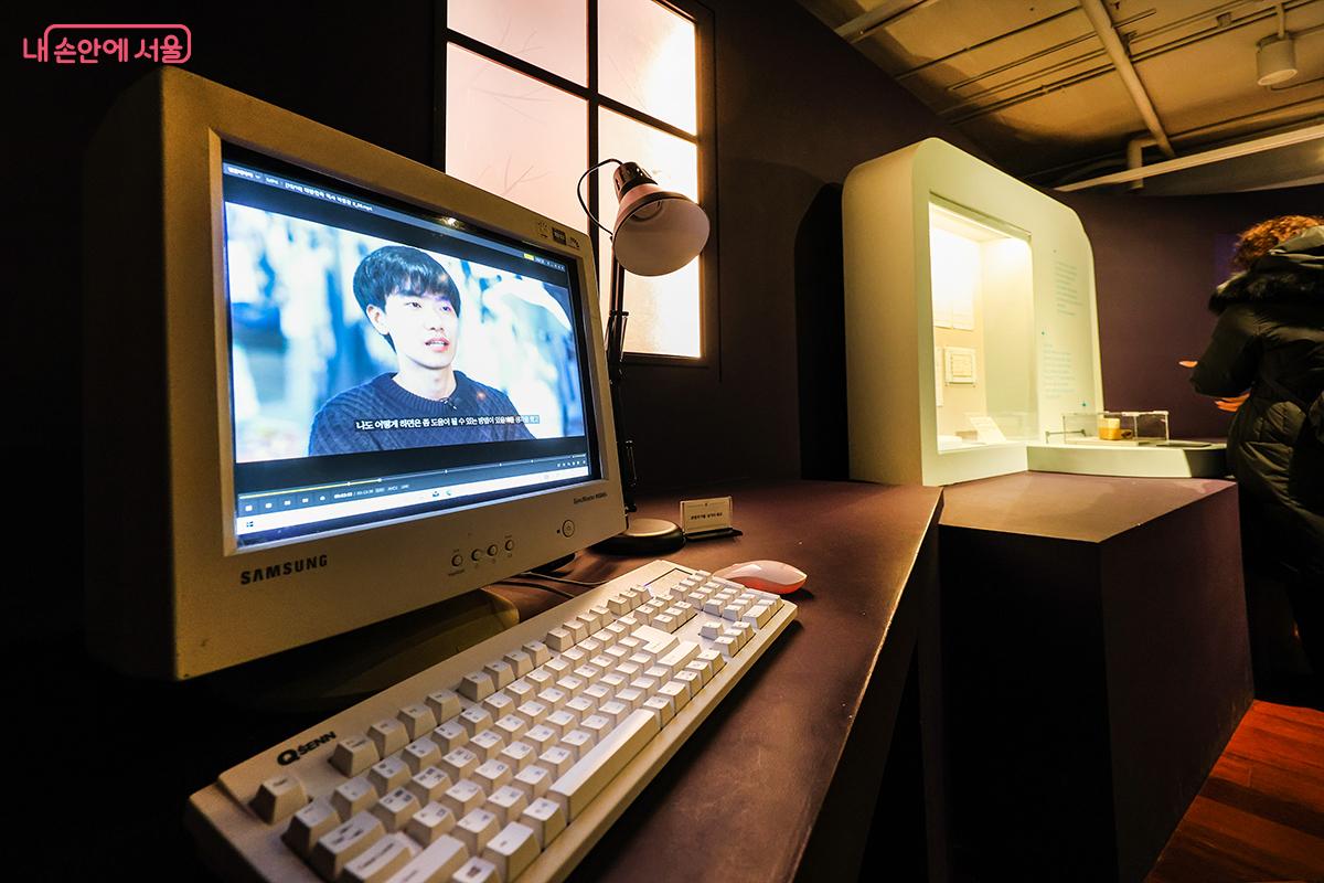 늦은 밤 PC통신의 추억이 담긴 '하이텔 단말기' 모형 &copy;김주연