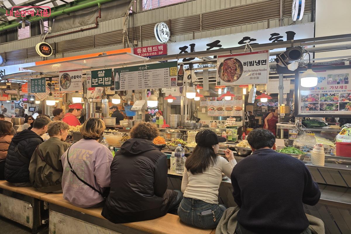 분주한 광장시장의 모습 ©조송연