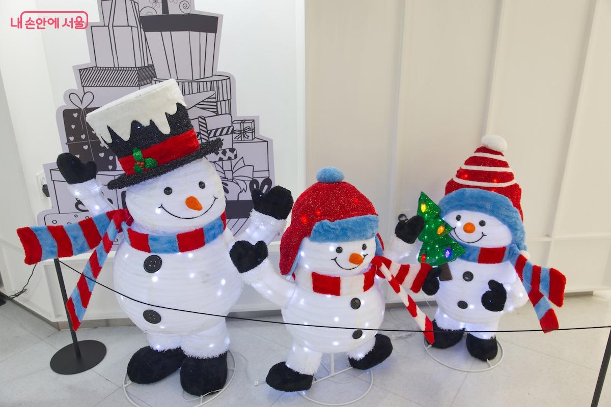 따스하고 아늑한 분위기가 돋보이는 포토존을 어디서나 만날 수 있다. &copy;임중빈