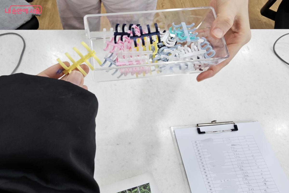  '책 기록 바인딩'을 만들 수 있는 바인더 링 증정 이벤트에 참여했다. &copy;염지연