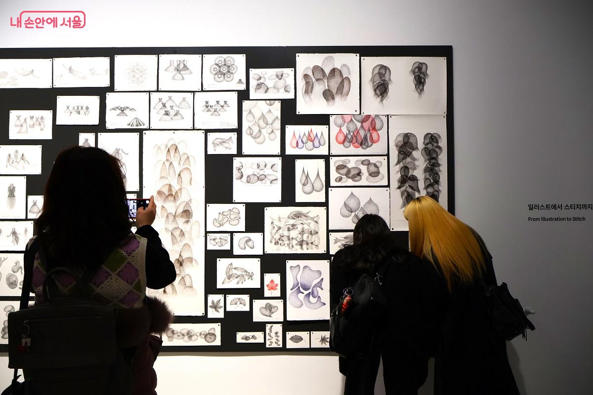 작품구상을 위한 일러스트에서 스티치까지 다양한 방법을 소개하고 있다. &copy;이봉덕