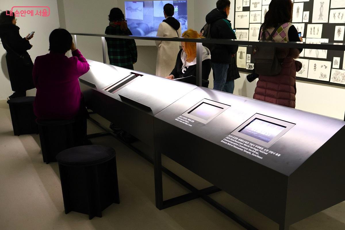 4부 'ARCHIVE'는 작가의 드로잉, 작업 노트 작업 등을 통해 다양한 디자인 연구&middot;디자인 활동을 소개한다. &copy;이봉덕