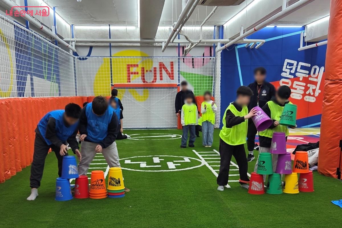 다목적 놀이&middot;스포츠 공간인 &lsquo;모두의 운동장&rsquo;에서 오픈 프로그램이 진행 중이었다. &copy;김미선
