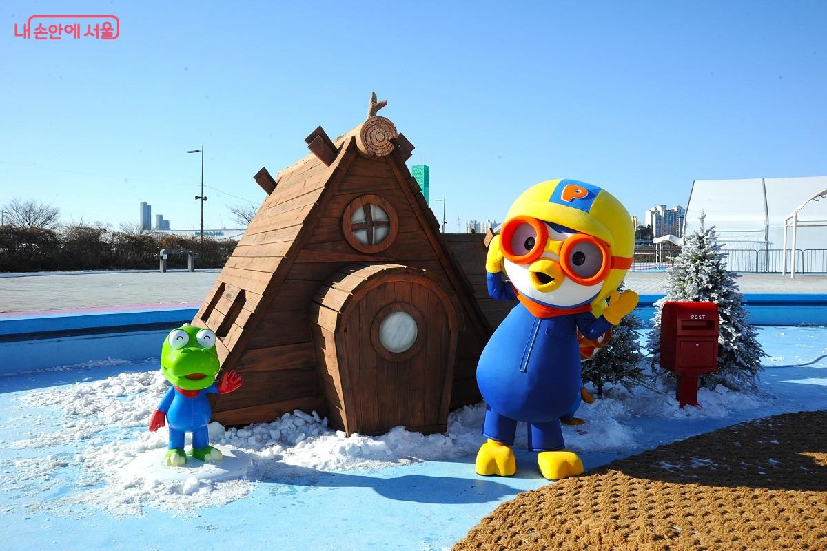 뽀로로 빌리지는 캐릭터와 즐길 수 있는 테마체험존이다. &copy;조수봉