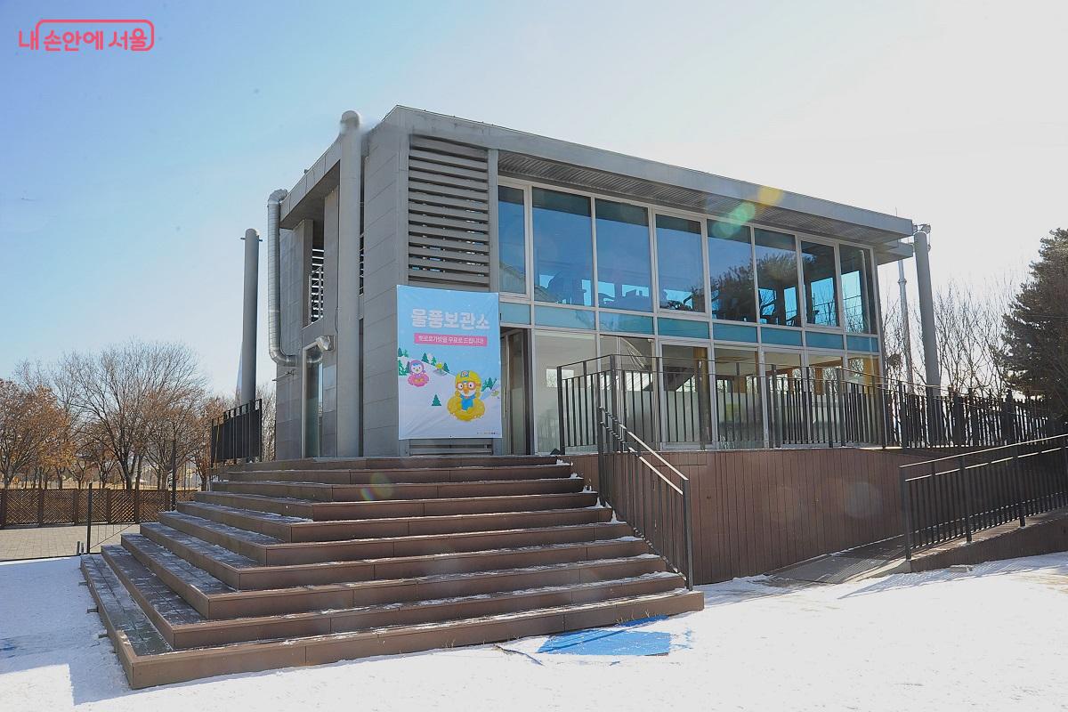 별도로 운영 중인 물품보관소 &copy;조수봉