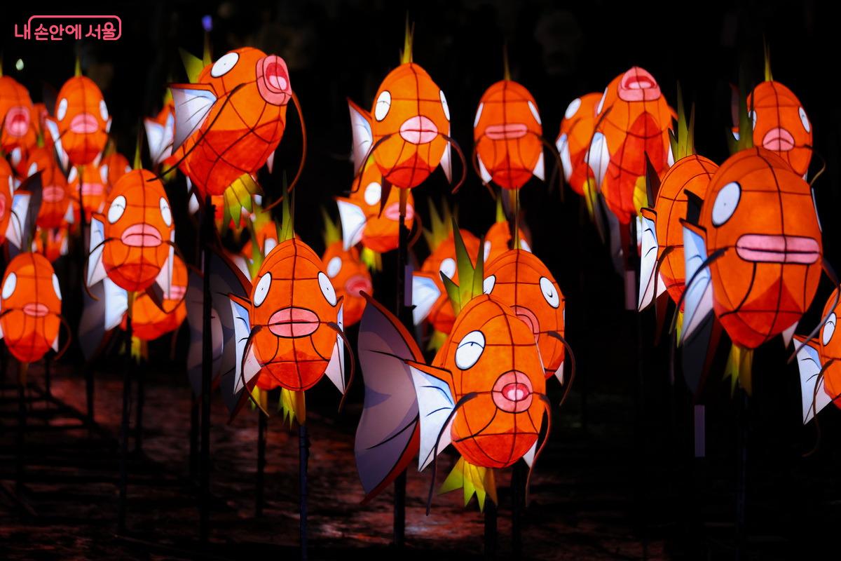 간절한 마음을 담은 음악과 어우러져 실제 움직이며 춤추는 잉어킹이 울컥하게 했다. &copy;박성환