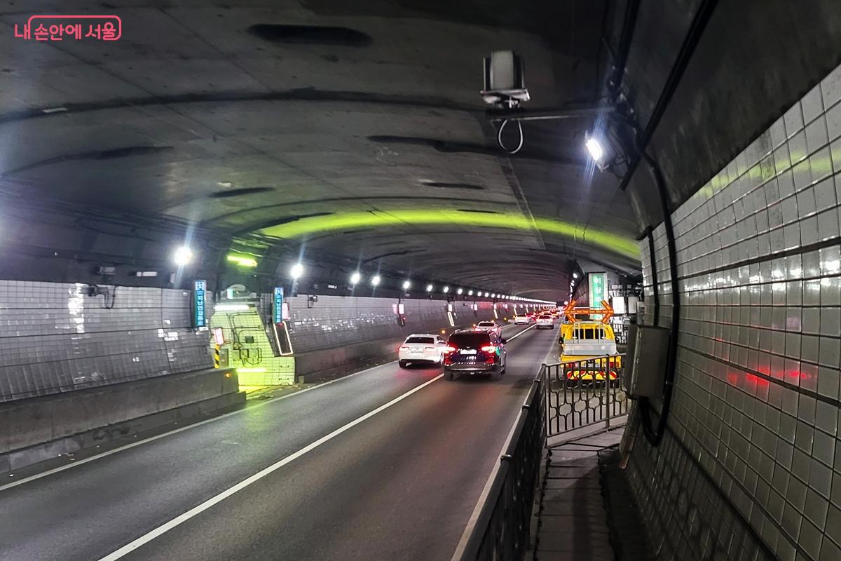 구룡터널에 설치된 터널 안전경관등 &copy;서울시