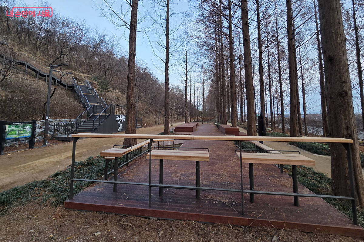 사계절 내내 자연을 보며 하루를 정리할 수 있는 공간으로 새단장 &copy;장미화