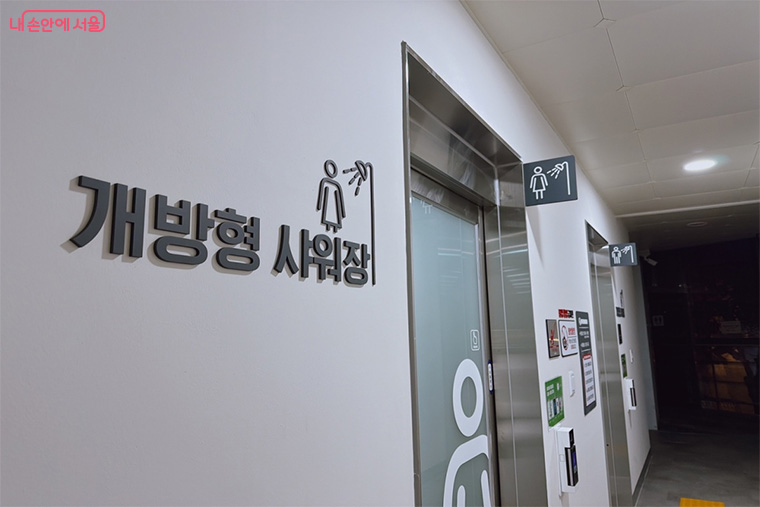 러닝 후 바로 씻고 이동하기에 동선이 깔끔하게 잘 짜여 있다. ©노윤지