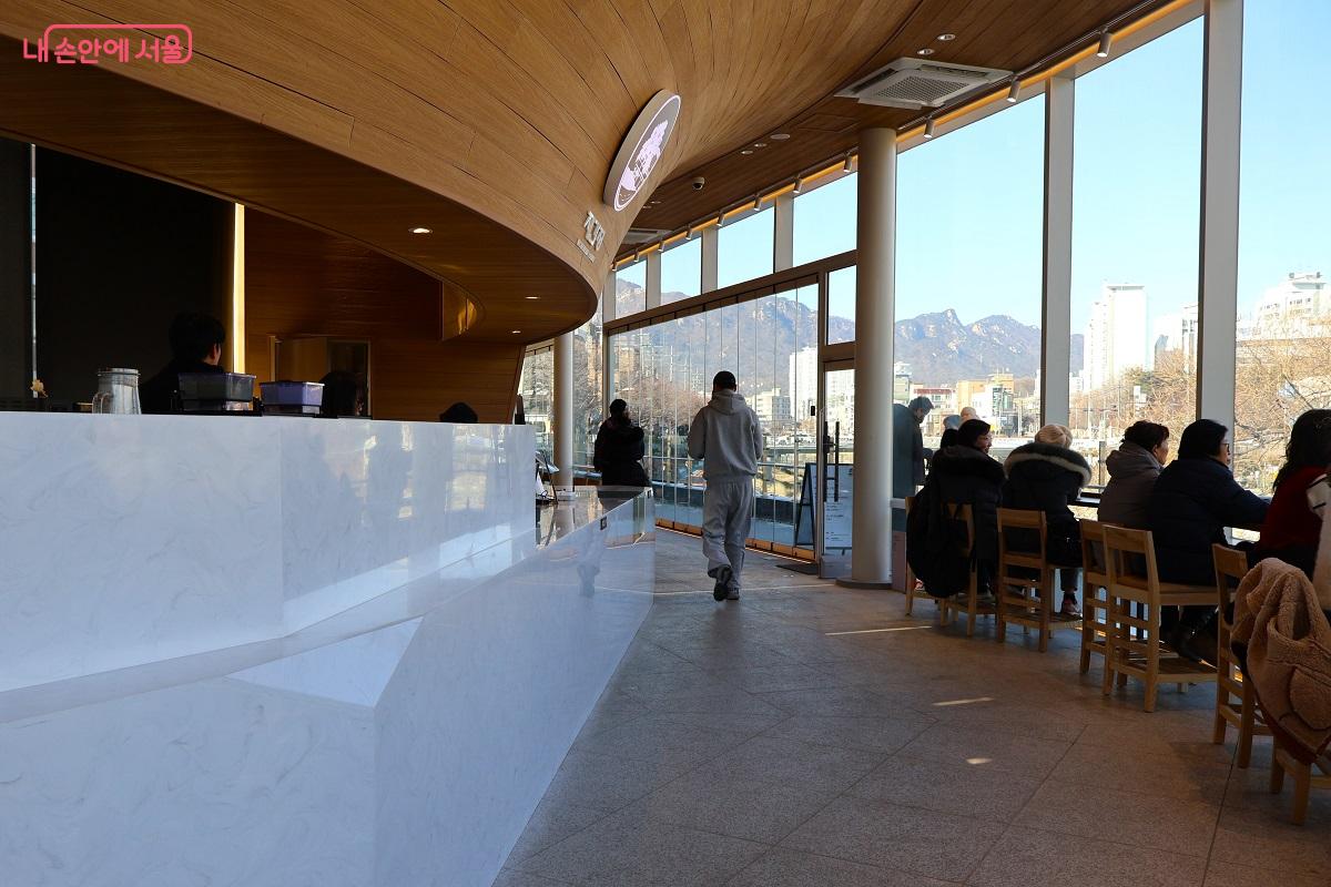 지난해 10월 개관한 조선시대 우이구곡의 정취를 현대적으로 재해석한 서울시 복합문화 쉼터다. &copy;이봉덕