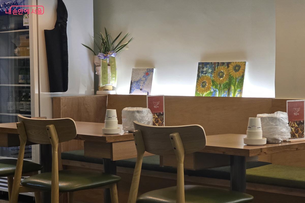 가게 안으로 들어서면 따뜻한 분위기가 먼저 반겨준다. &copy;조수연