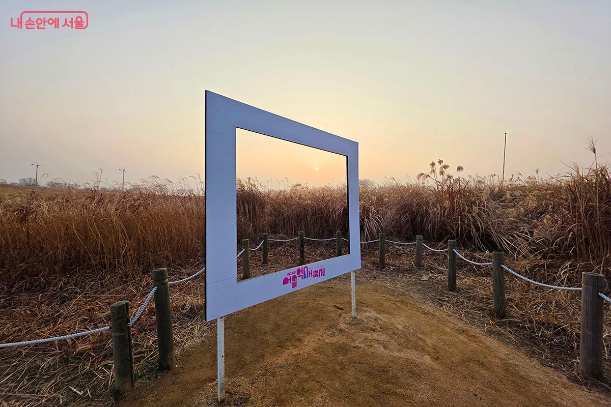 하늘공원의 풍경을 액자 속에 담은 포토존 &copy;이정민