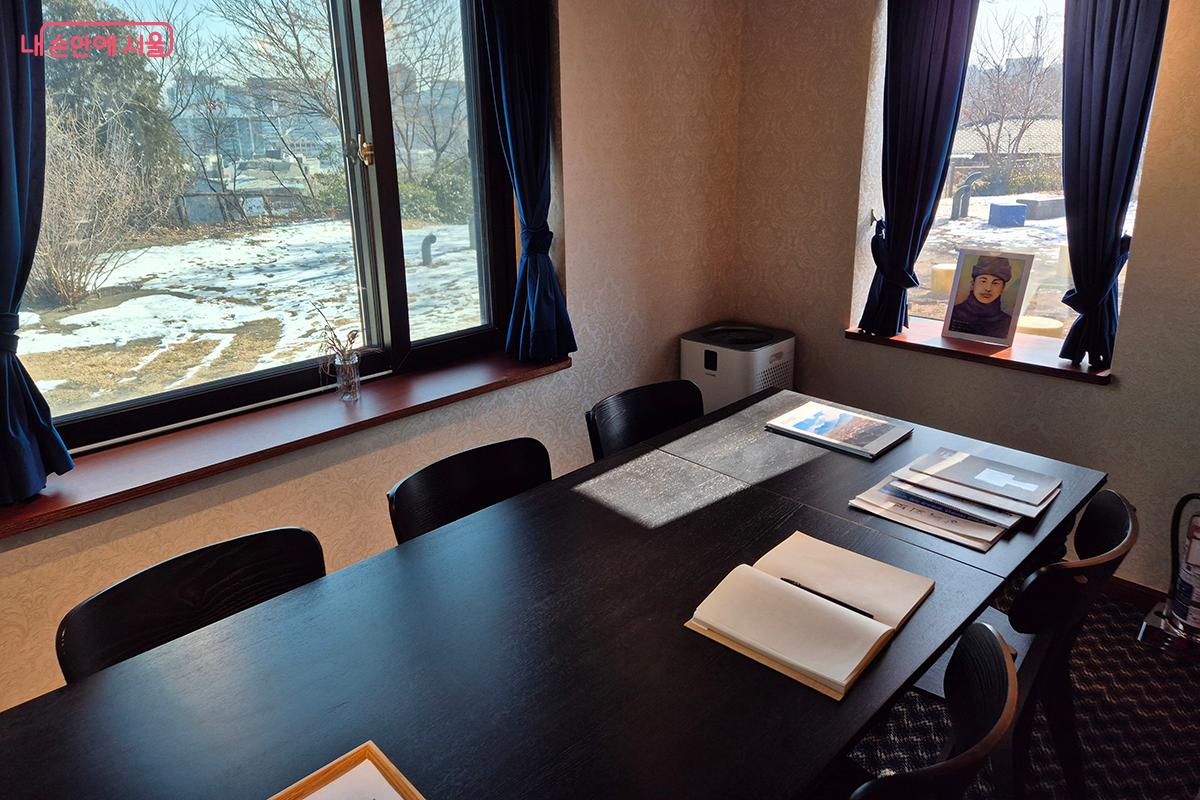 우당이란 호를 따라 '벗집'이라는 이름으로 종로구 사직동의 묵은집에 자리한 우당 이회영기념관