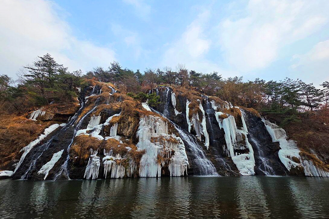 금빛 억새&middot;빙벽 폭포&hellip;추워서 더 예쁜 겨울 풍경 명소 2곳 소개