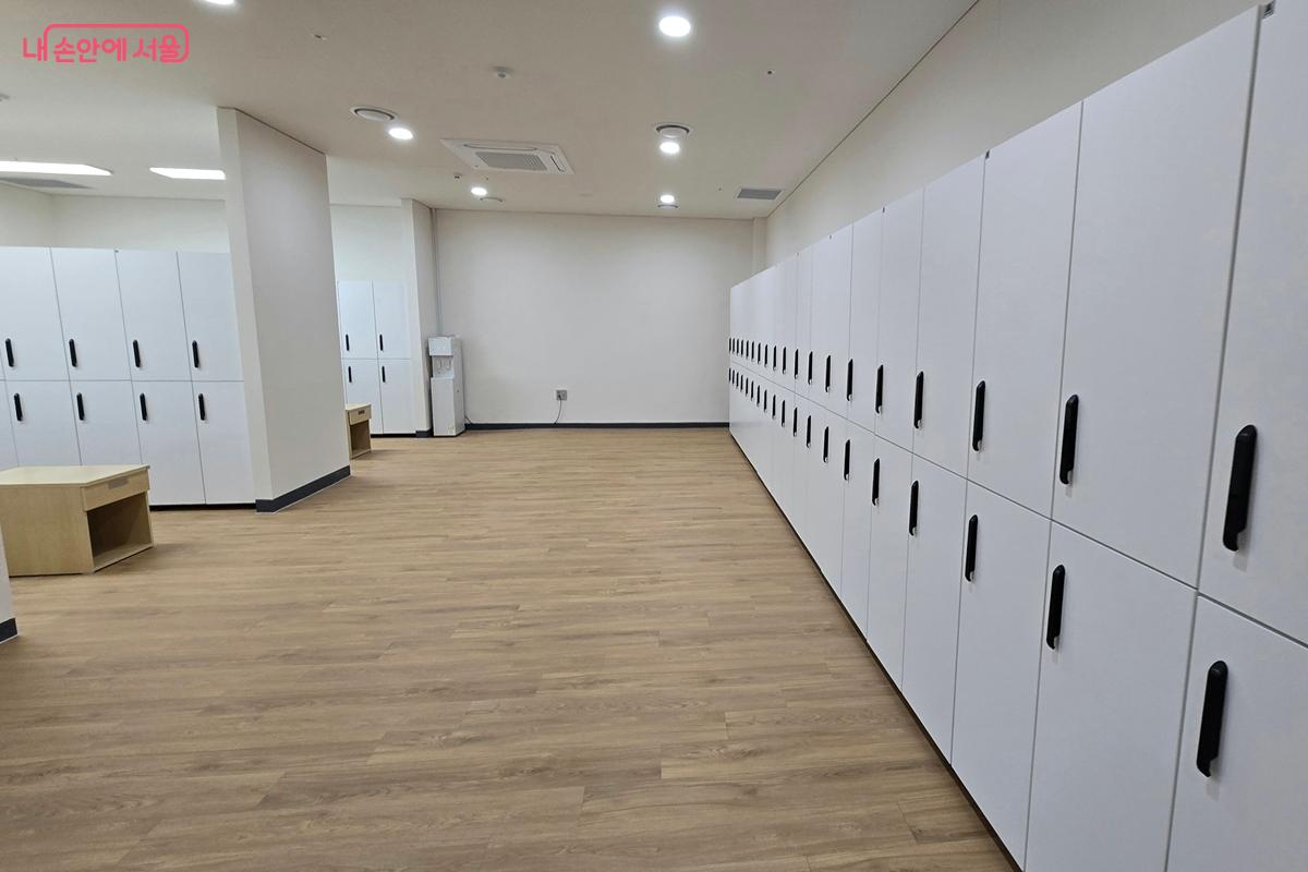 탈의실도 넓어 보였다. ©김윤경